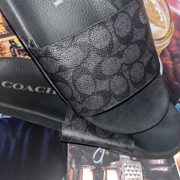 ⚫️ 🦁 ⚫️• Coach x Sun’s Out…. 🦶🏻 … vibes • 🦁⚫️🦁 - Picture 2 of 12